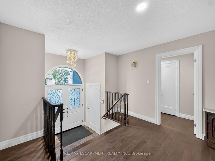 Property Photo:  12 Sundrop Court  ON L9K 1G5 