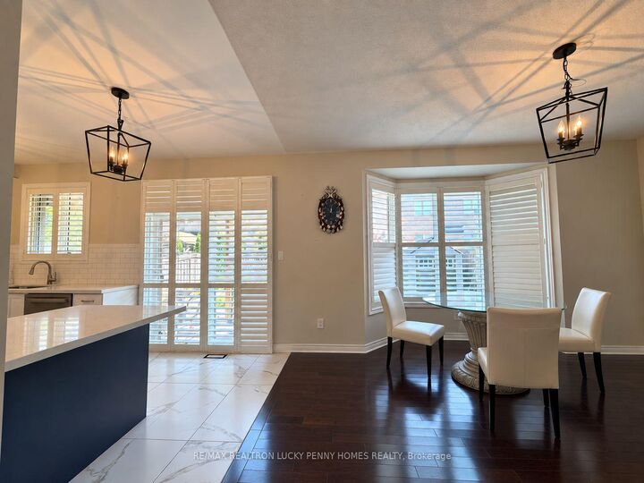 Property Photo:  83 Yakefarm Boulevard  ON L4A 0V2 