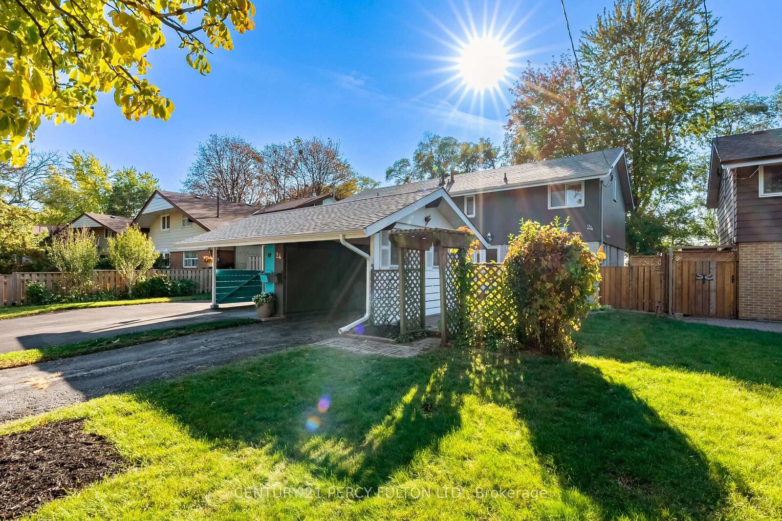 Property Photo:  24 Dogwood Crescent  ON M1P 3N6 