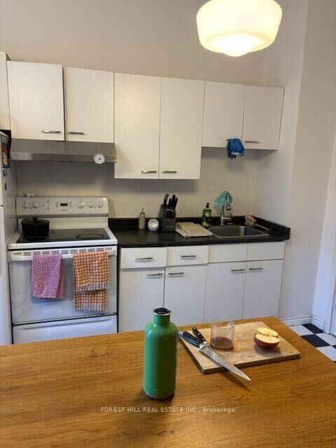 Property Photo: 67 Brunswick Avenue Main ON M5S 2L8