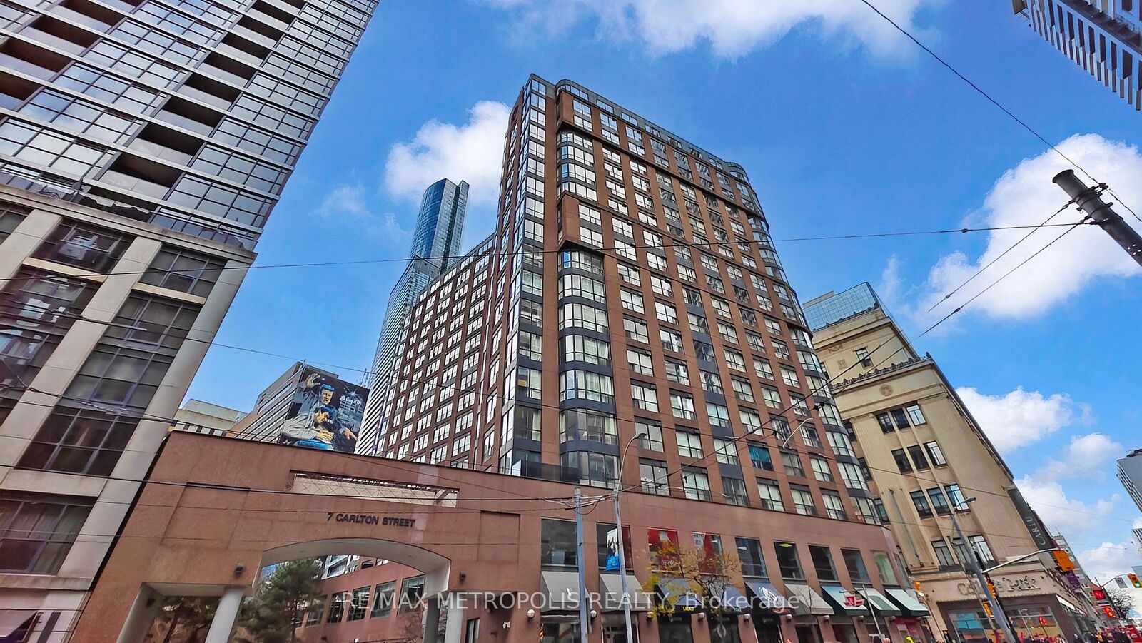 Property Photo: 7 Carlton Street 1702 ON M5B 2M3