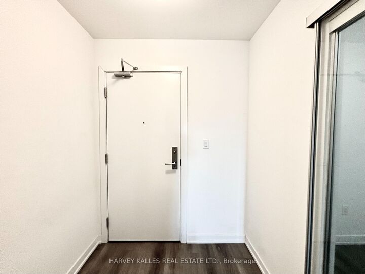 Property Photo:  2433 Dufferin Street 510  ON M6E 0B4 