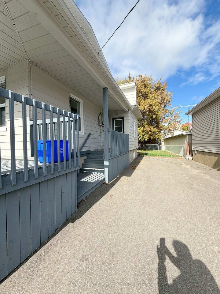 Property Photo:  346 Rue Telegraph Road A  ON K0B 1A0 