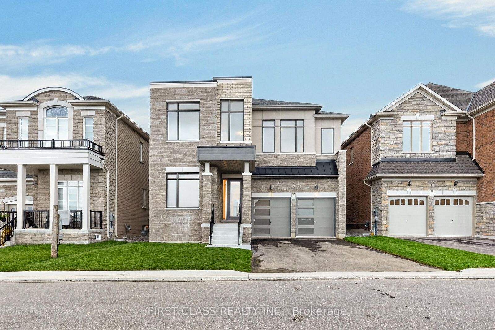 Photo de la propriété:  4 Furon Street  ON L4E 1M7 