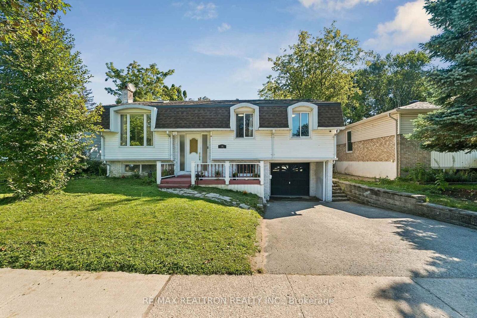 Property Photo:  101 Marshall Street Upper  ON L4N 4K7 