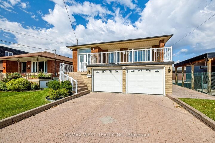 Property Photo:  254 Maple Leaf Drive  ON M6L 1P1 