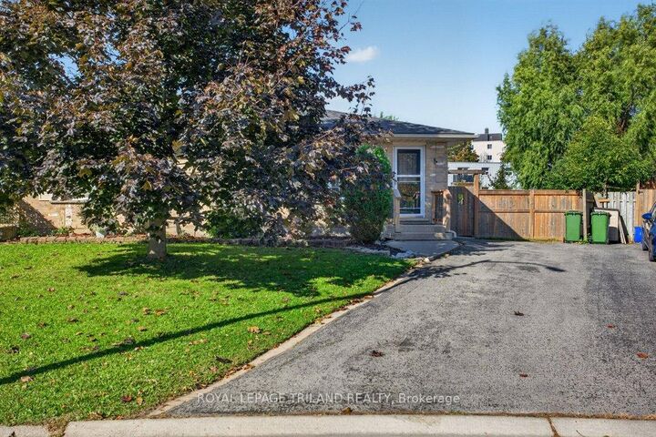 Property Photo:  32 Sanders Court  ON N5P 4J9 