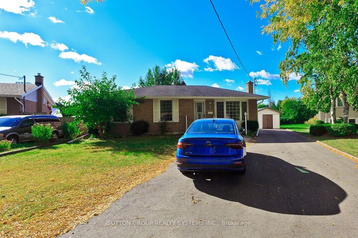 Property Photo:  33 Crescentwood Drive Main  ON L2N 4K7 