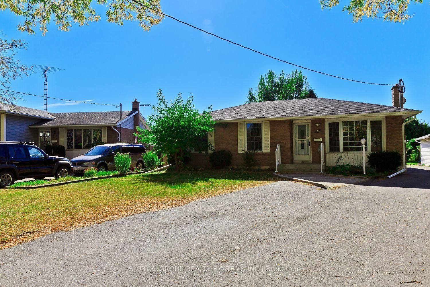 Property Photo:  40 Jacobson Avenue  ON L2T 2Z7 