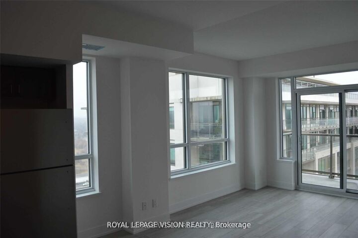 Property Photo:  1215 Bayly Street Ph2-02  ON L1W 1L7 