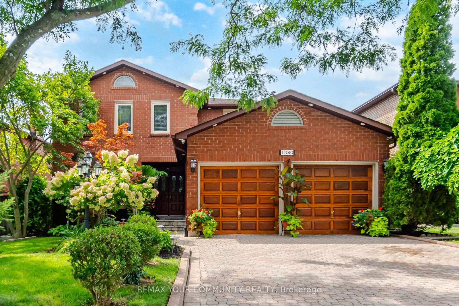 Property Photo:  1380 Bishopstoke Way  ON L6J 7A5 