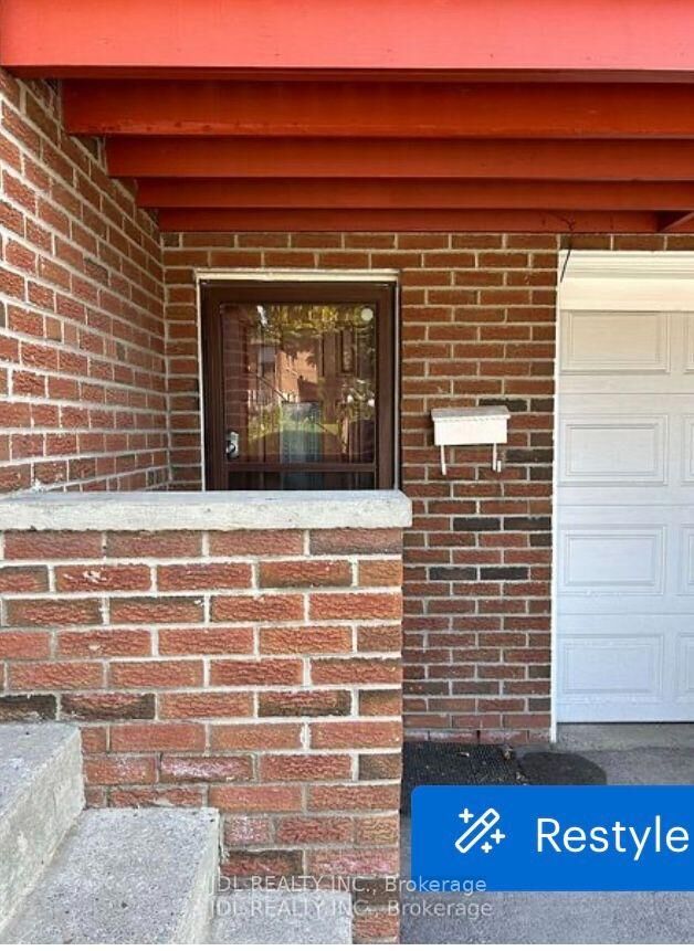 Property Photo:  13 Pawnee Ave Avenue Kitchen Main/2 Beds Bsmt  ON M2H 3C6 