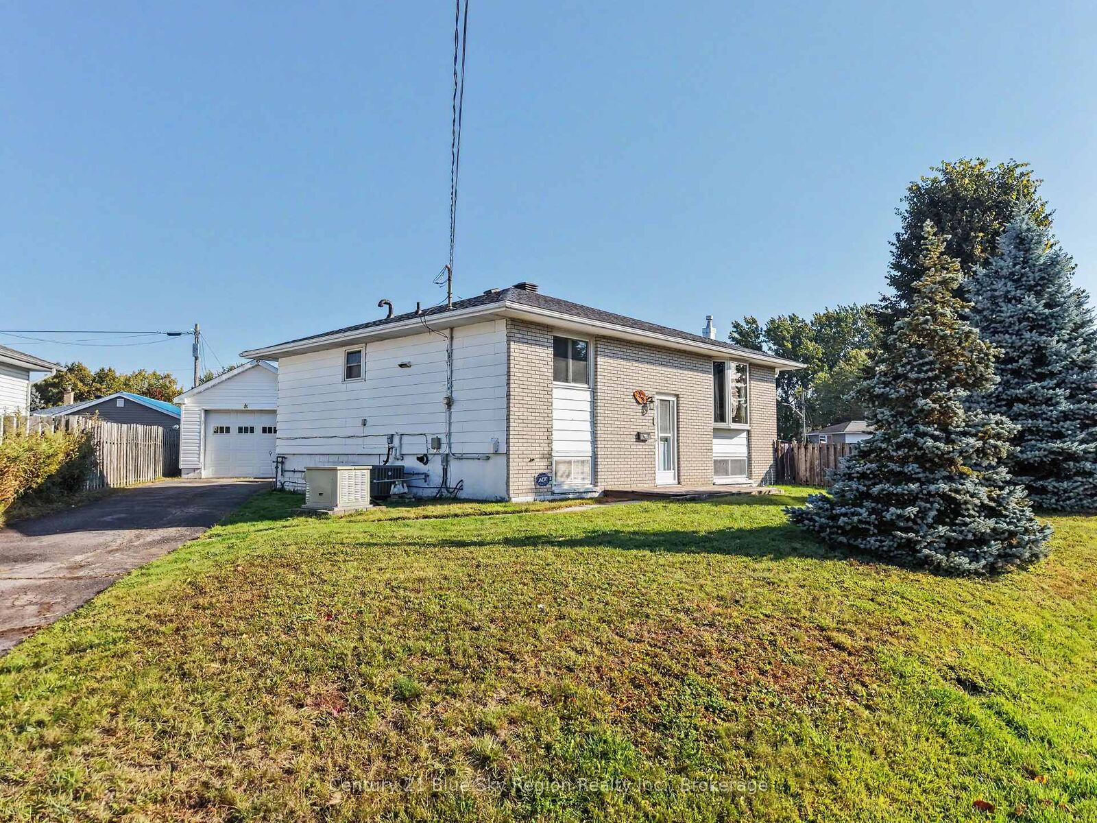 Property Photo:  58 Van Horne Crescent  ON P1A 1G3 