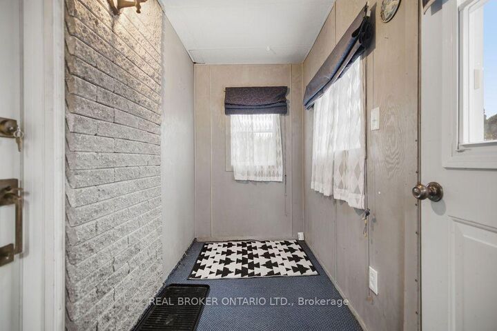 Property Photo:  800 Pinegrove Crescent  ON K8A 7E5 
