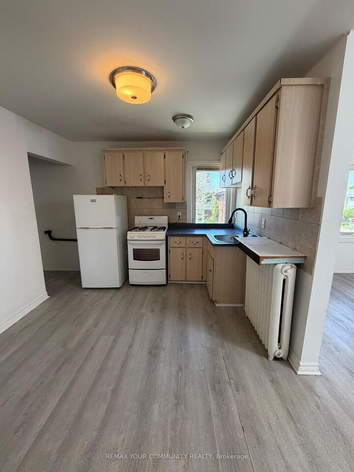 Property Photo: 129 Morrison Avenue 2nd Floor ON M6E 1M5