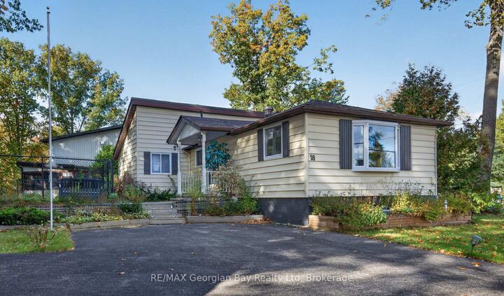 Property Photo:  18 Sallows Drive  ON L0K 2A0 