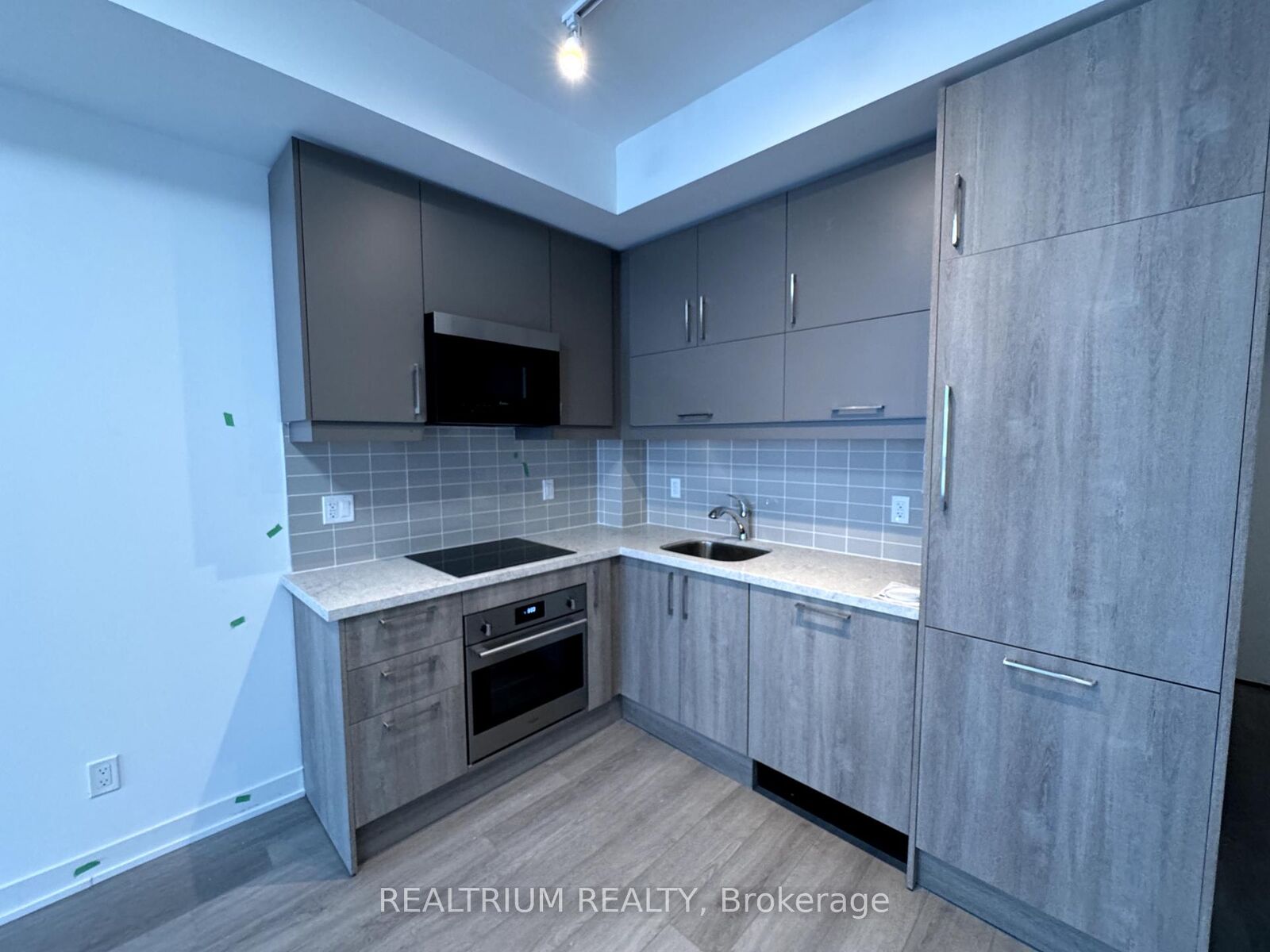 Property Photo:  38 Simcoe Promenade 804  ON L6G 1B3 