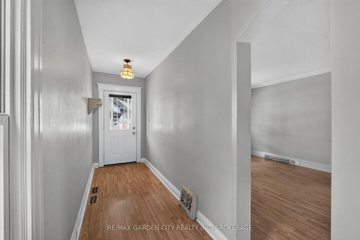 Property Photo:  118 Lowell Avenue  ON L2R 2E2 