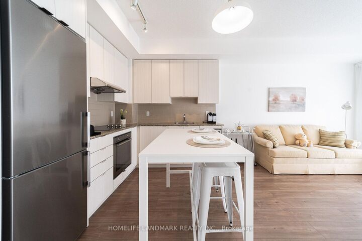 Property Photo:  50 Ann O'Reilly Road 1807  ON M2J 0C9 
