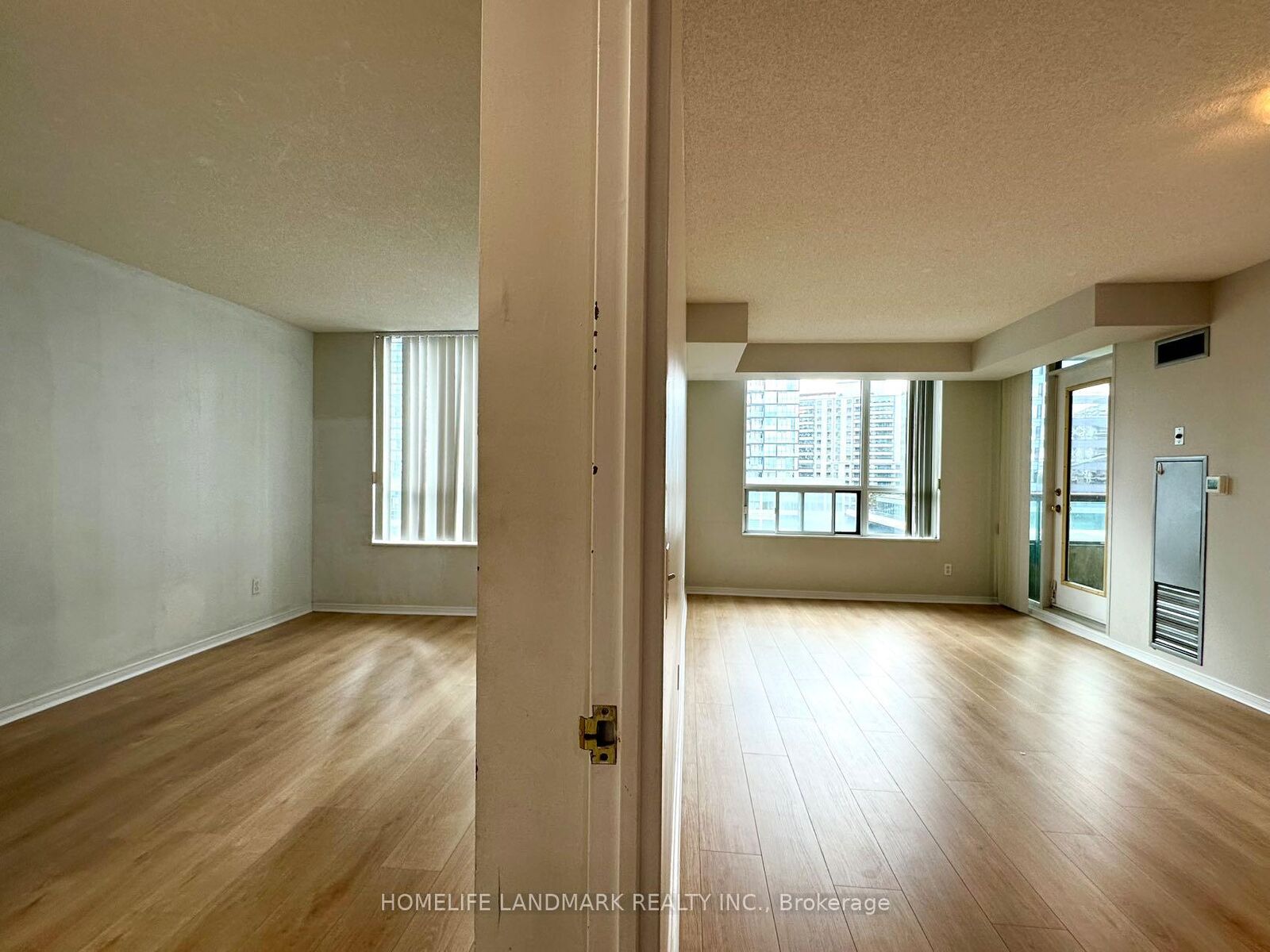 Property Photo:  238 Doris Avenue 1011  ON M2N 6W1 