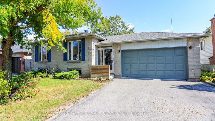 Property Photo:  9 Bronte Crescent  ON L4N 5B8 