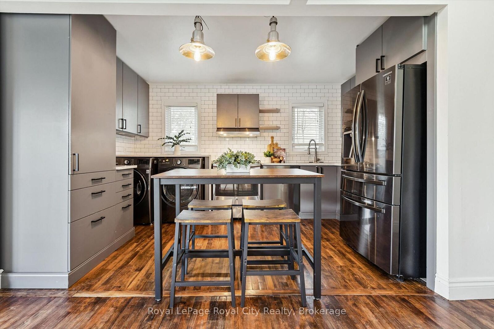 Property Photo:  39 Ridgewood Avenue  ON N1H 6C3 
