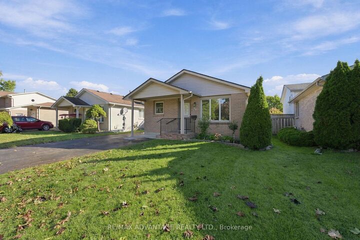 Property Photo:  15 Cheswick Circle  ON N6E 3L8 