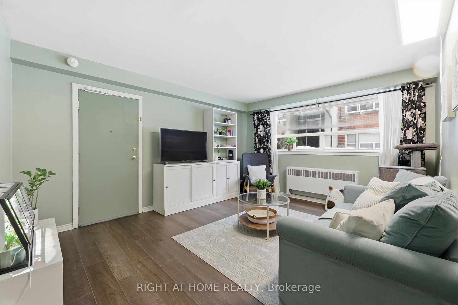 Property Photo:  223 Macnab Street S 11  ON L8P 3C9 