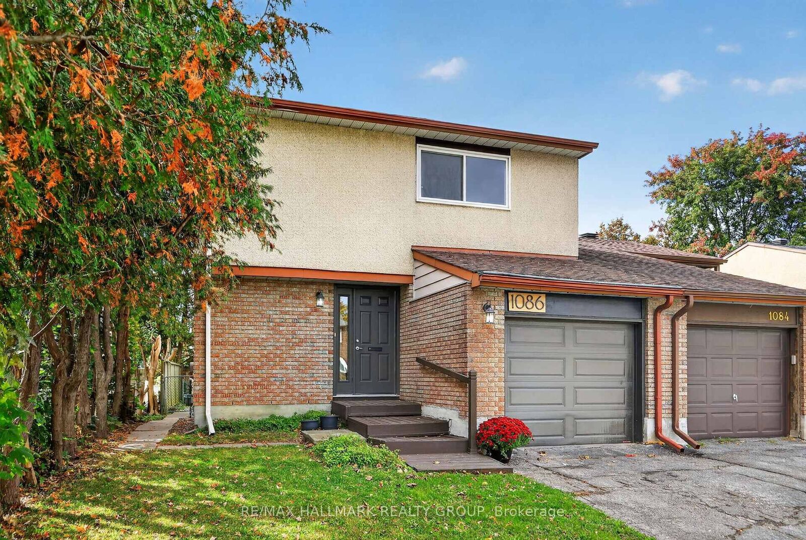 Property Photo:  1086 Barwell Avenue  ON K2B 8H5 