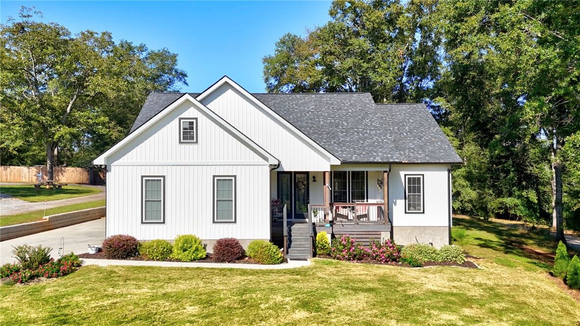 Property Photo:  19 Blue Ridge Drive  SC 29657 