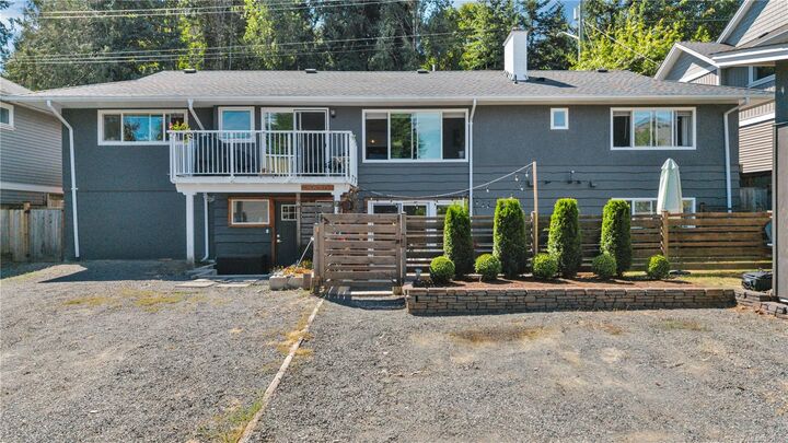 Property Photo:  5620 Hammond Bay Rd  BC V9T 5N2 