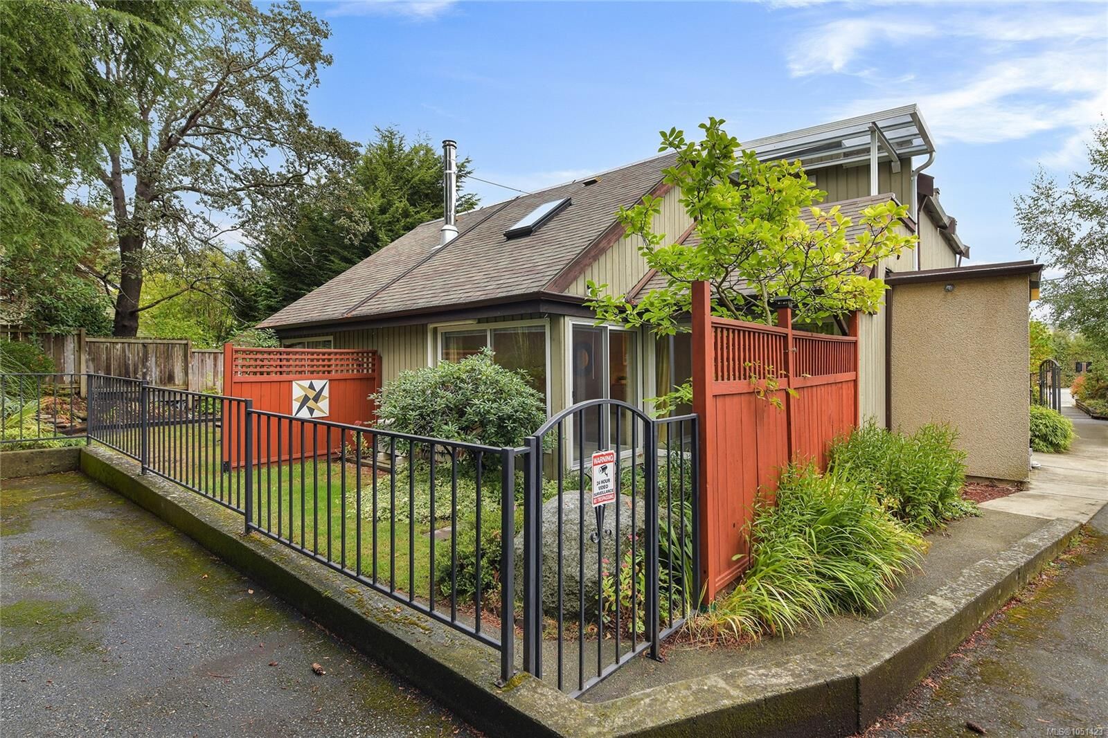Property Photo:  2310 Fernwood Rd  BC V8T 2Z5 