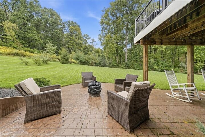 Property Photo:  452 Isabella Ct  PA 16063 