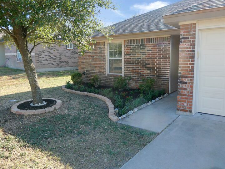 Property Photo: 113 Soapstone Drive TX 76537