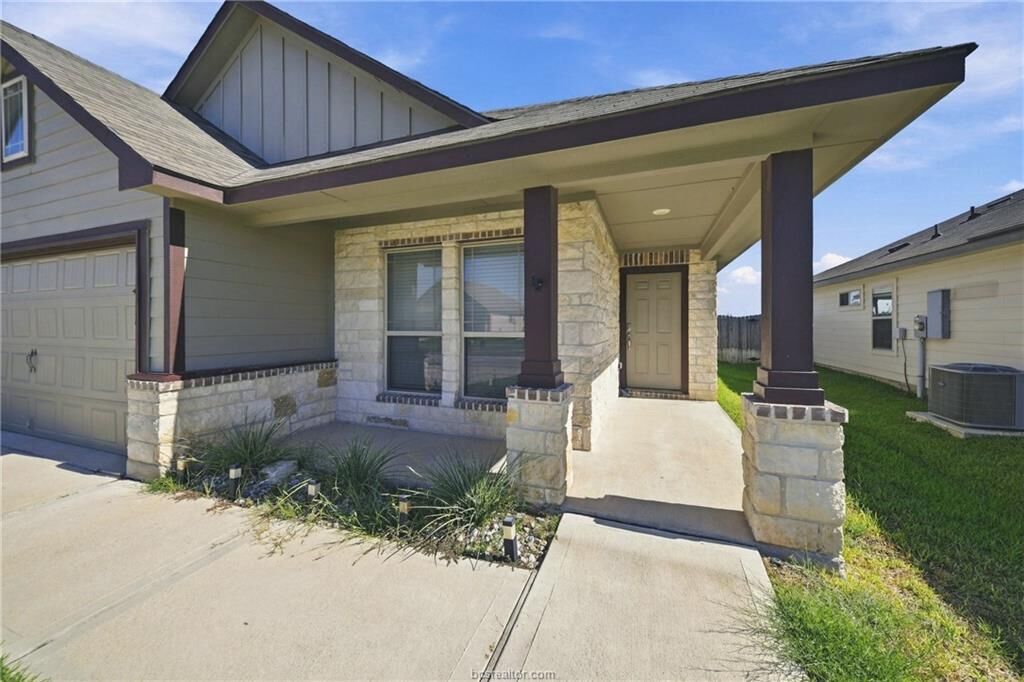 Property Photo:  5226 Montague Loop  TX 77807 