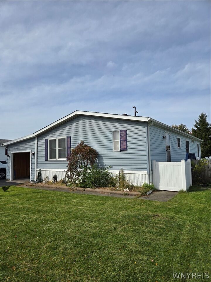 Property Photo:  1081 Ridgewood Drive  NY 14094 