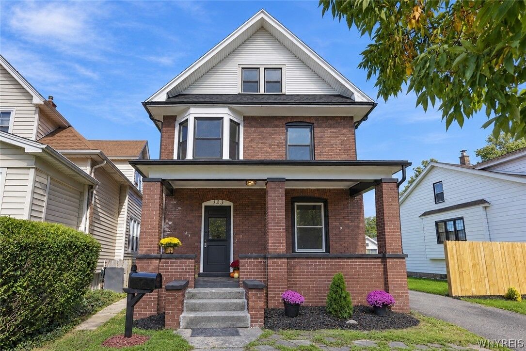 Property Photo:  123 Palmer Avenue  NY 14217 