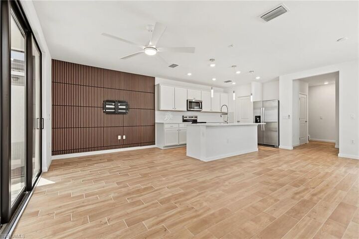 Property Photo:  27837 Solis Grande Dr  FL 34135 