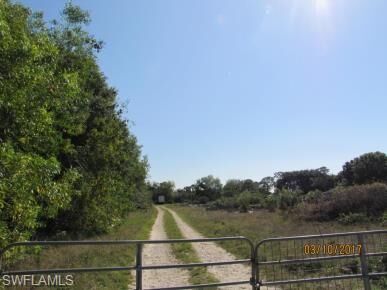 Property Photo:  11125 Ranchette Rd  FL 33966 