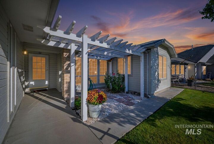 Property Photo:  2166 W Sandalwood Dr  ID 83646 