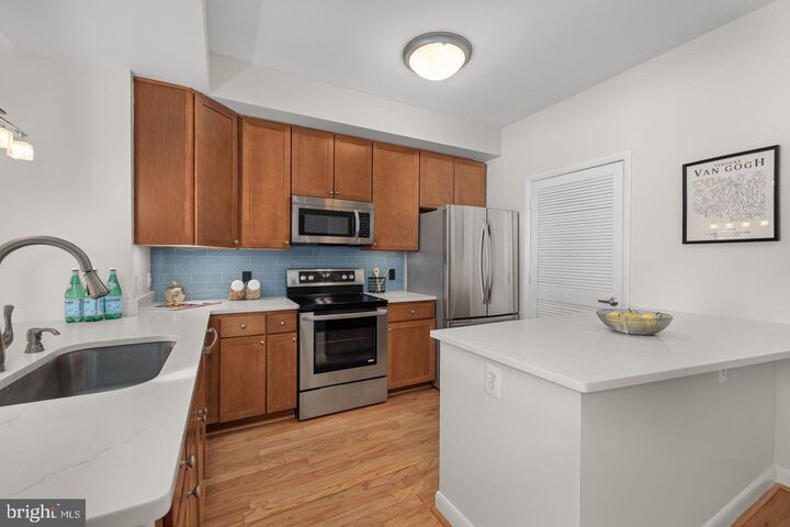 Property Photo:  400 Massachusetts Avenue NW 1012  DC 20001 