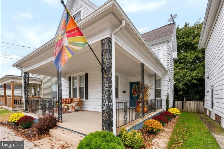 Property Photo: 41 E Maple Street PA 17313