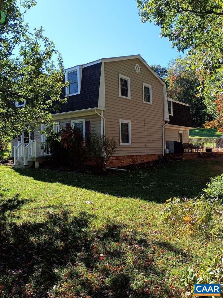 Property Photo:  206 Robinhood Rd  VA 24401 
