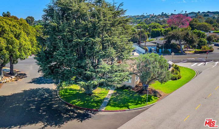 Property Photo:  11810 Radio Dr  CA 90064 