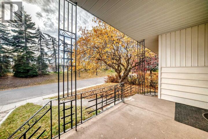 Property Photo:  2208 Capitol Hill Crescent Northwest  AB T2M 4B9 