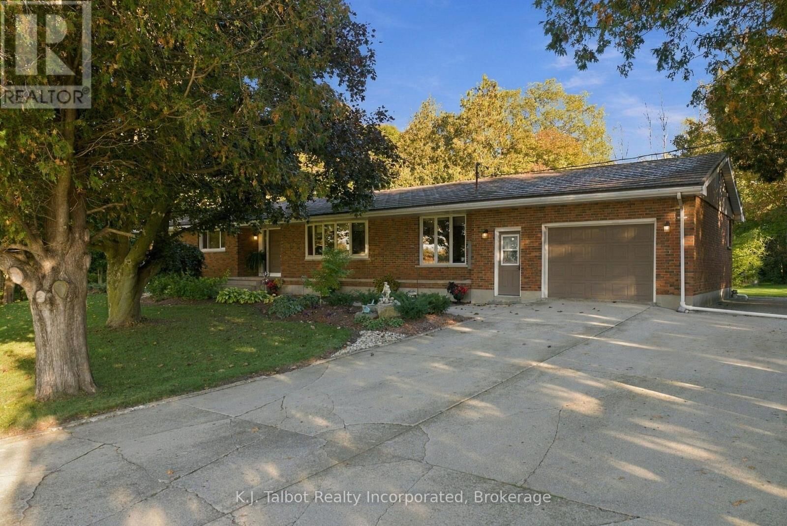 Property Photo:  33696 Black's Point Road  ON N7A 3X8 