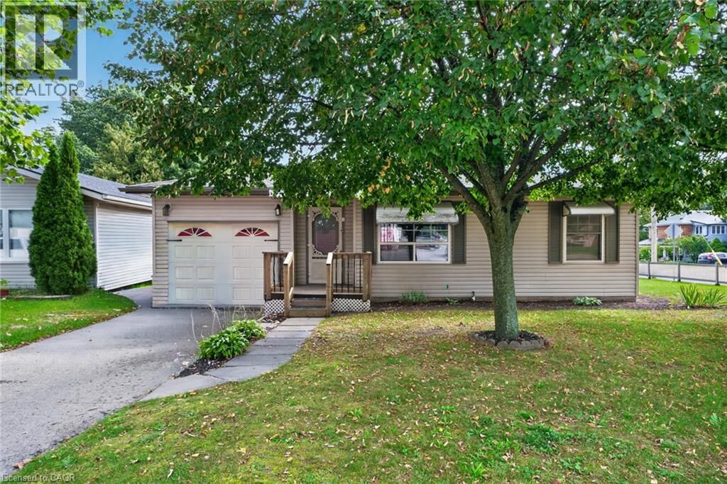 Property Photo:  1 Payne Avenue  ON N3Y 4C2 