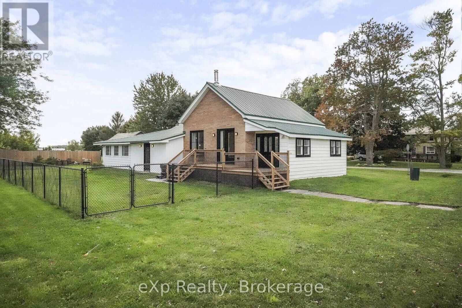 Property Photo:  125 Portland Street  ON N0M 1K0 
