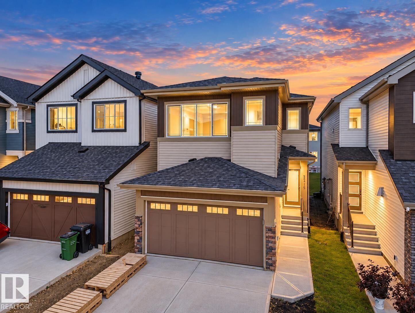 Property Photo: 2515 211 St NW AB T6M 3H1