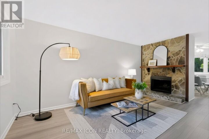 Property Photo:  121 University Avenue East 102  ON N2J 4J1 